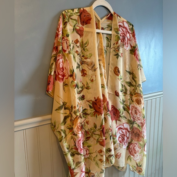 Elle Mairco Floral Kimono🌸💐 - Picture 2 of 4
